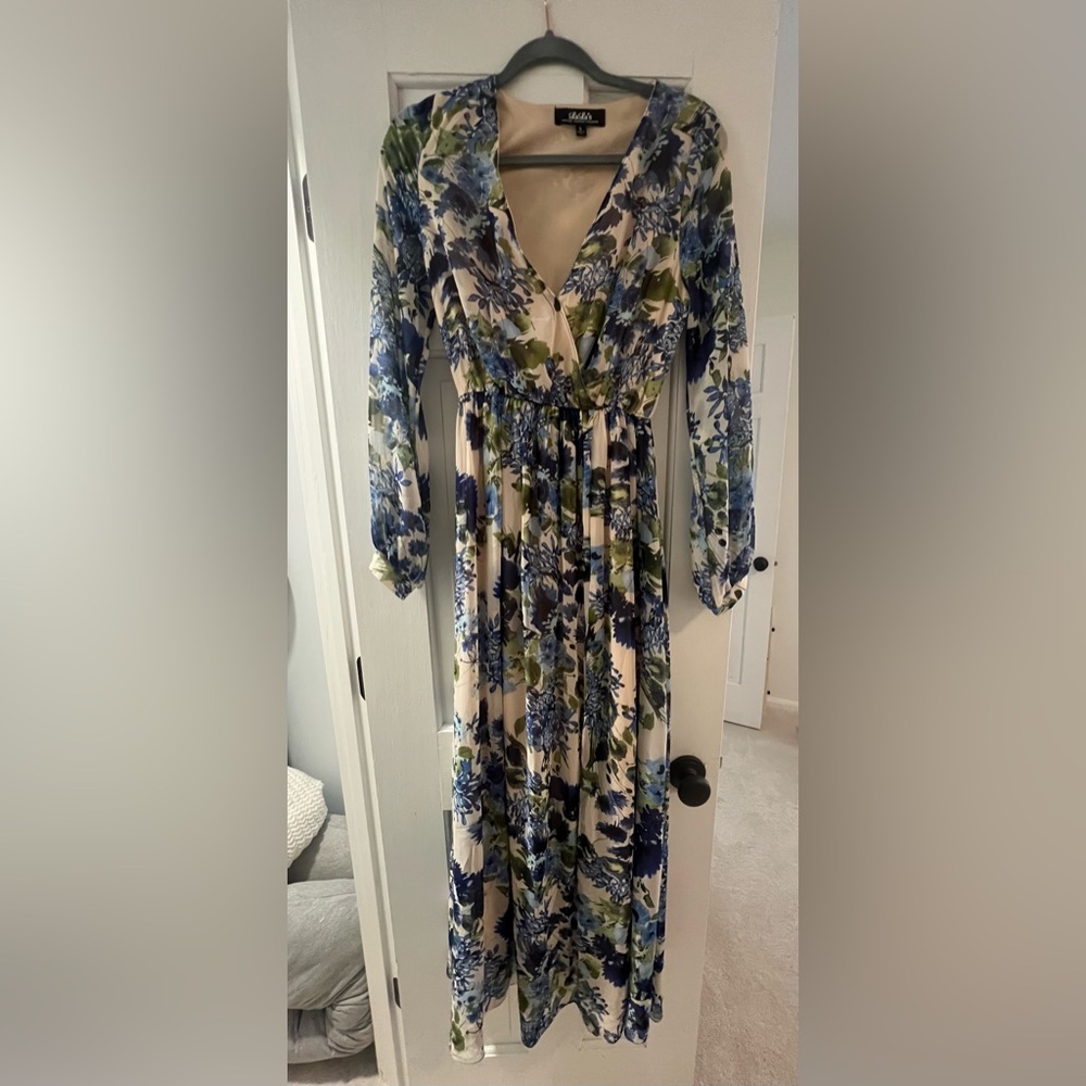 Flowy floral maxi dress